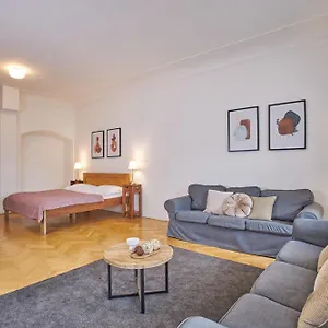 Charles Bridge Apartmanhotel